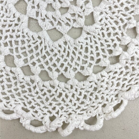 Vintage Set of 3 White Round Doilies 10 Inch Hand Crochet White Thread Handmade - Picture 3 of 3